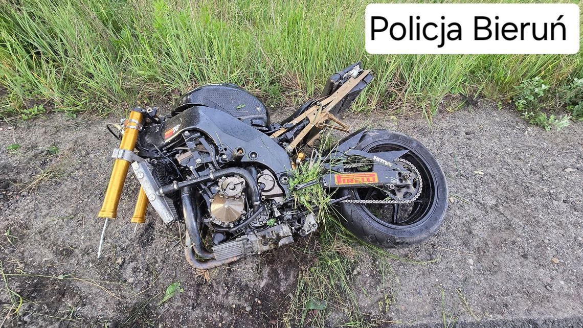 Wypadek śmiertelny motocyklisty na Śląsku. Zginął po uderzeniu w drzewo