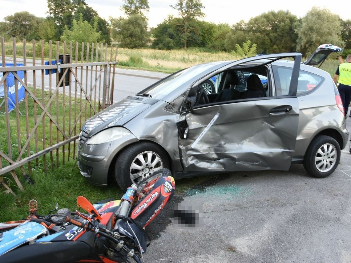 Wypadek śmiertelny z udziałem 15-letniego motocyklisty. Chłopak wjechał w mercedesa, którym kierował 73-letni mężczyzna