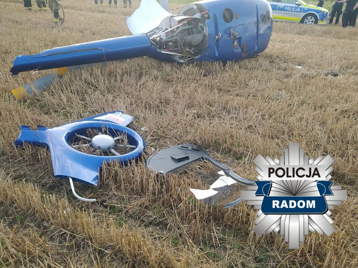 Wypadek śmigłowca na Mazowszu. Maszyna runęła na ziemię po zahaczeniu o linię energetyczną [ZDJĘCIA]