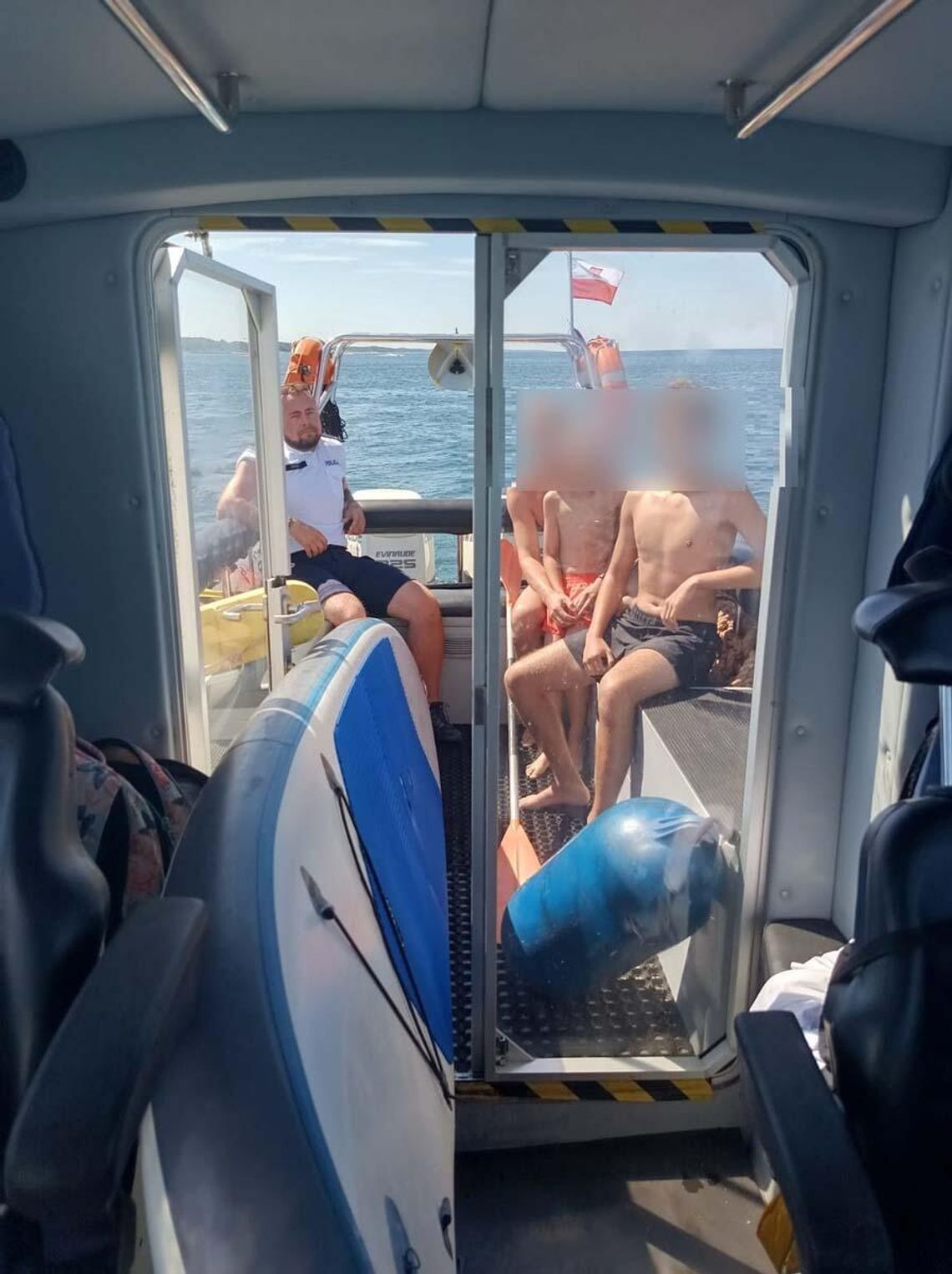 Wypłynął z dziećmi na SUP-ie kilometr w głąb Bałtyku. Nikt nie miał kamizelki Wypłynął z dziećmi na SUP-ie kilometr w głąb Bałtyku. Nikt nie miał kamizelki