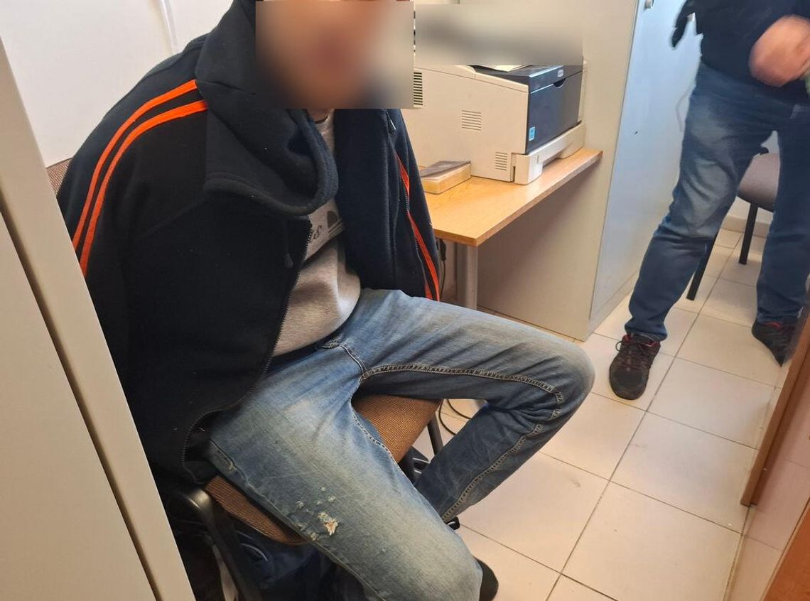 Wypompował z zaparkowanego autobusu 85 litrów paliwa. Policjanci odwiedzili go w domu i teraz odpowie też za amfetaminę