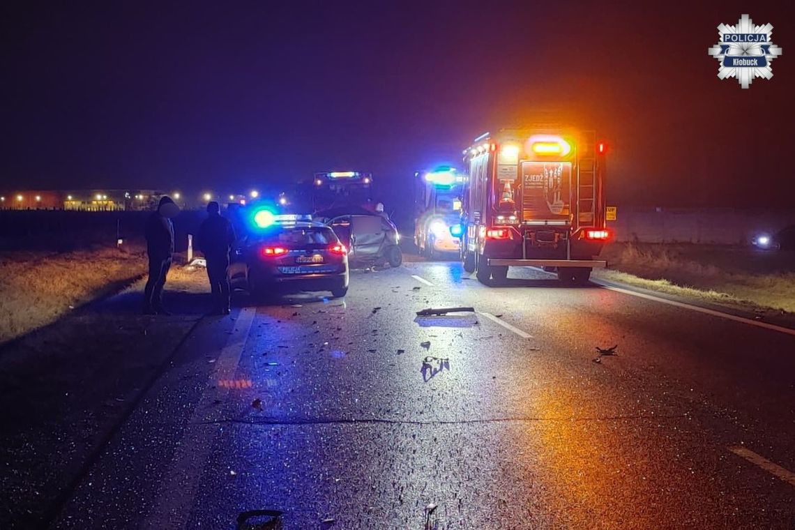 Wyprzedzał na śliskiej drodze, spowodował czołówkę. 34-letni kierowca zginął na miejscu