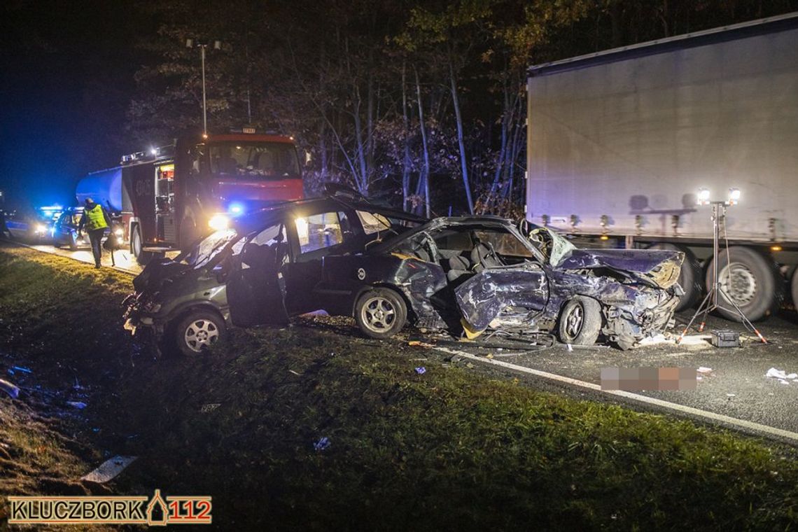 Wyprzedzanie na trzeciego zakończone śmiercią 25-latka. Sprawczyni odjechała nie udzielając pomocy