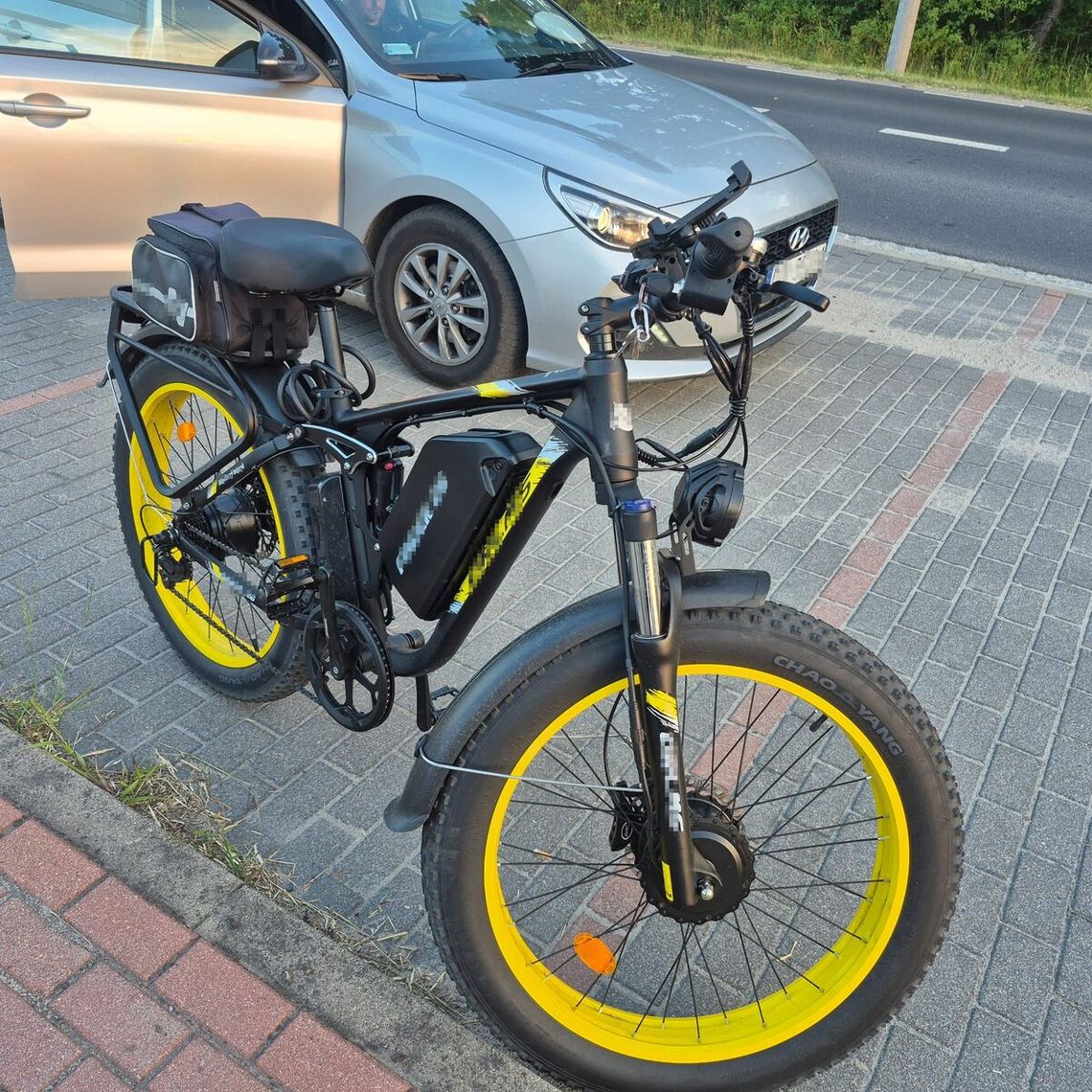 Wyprzedził policjantów na podwójnej ciągłej. Kontrola elektryka ujawniła serię wykroczeń