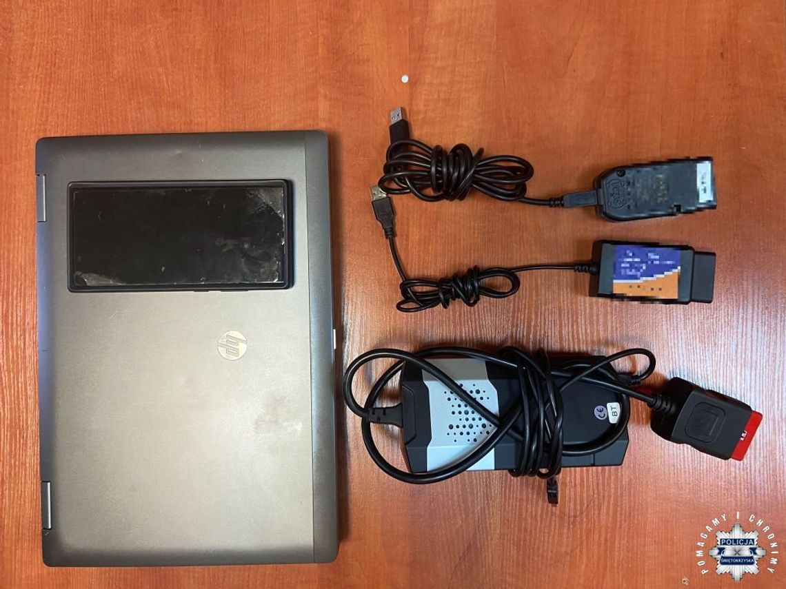 Wystawił w internecie laptopa z nielegalnym programem diagnostycznym i testerem. Straty firm prawie 30 tysięcy zł