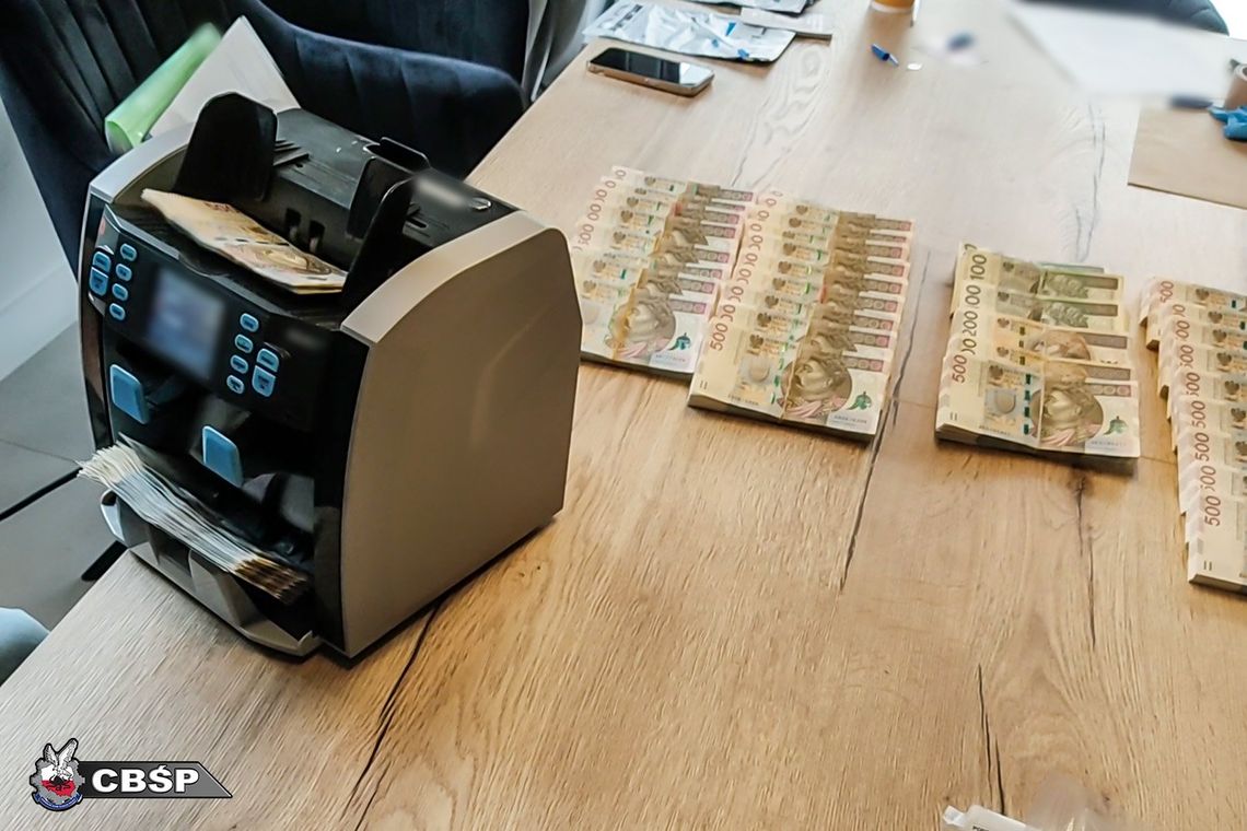 Wystawili lewe faktury na 107 milionów złotych. Służby rozbiły zorganizowaną grupę przestępczą Wystawili lewe faktury na 107 milionów złotych. Służby rozbiły zorganizowaną grupę przestępczą