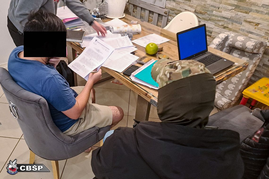 Wystawili lewe faktury VAT na MILIARDY ZŁOTYCH. Polskie służby rozbiły zorganizowany gang oszustów