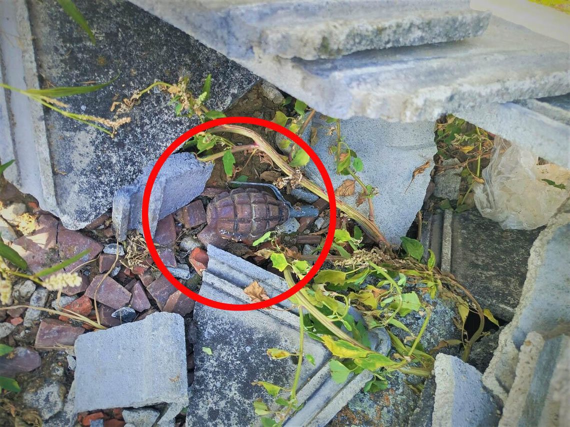 Wysypali gruz na utwardzenie drogi, "gratis" dostali granat. Konieczne było wezwanie saperów Wysypali gruz na utwardzenie drogi, "gratis" dostali granat. Konieczne było wezwanie saperów