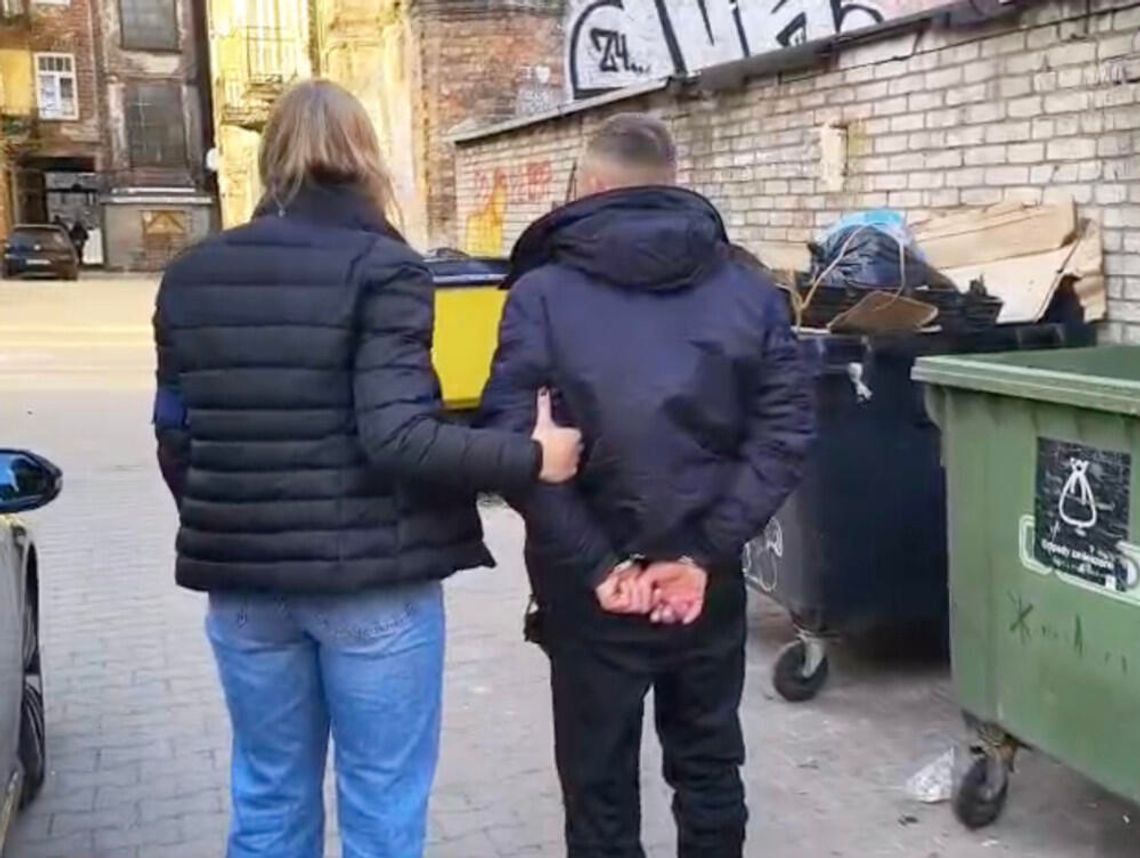 Wyszedł z aresztu i natychmiast napadł tę samą kobietę. 45-letni recydywista zatrzymany