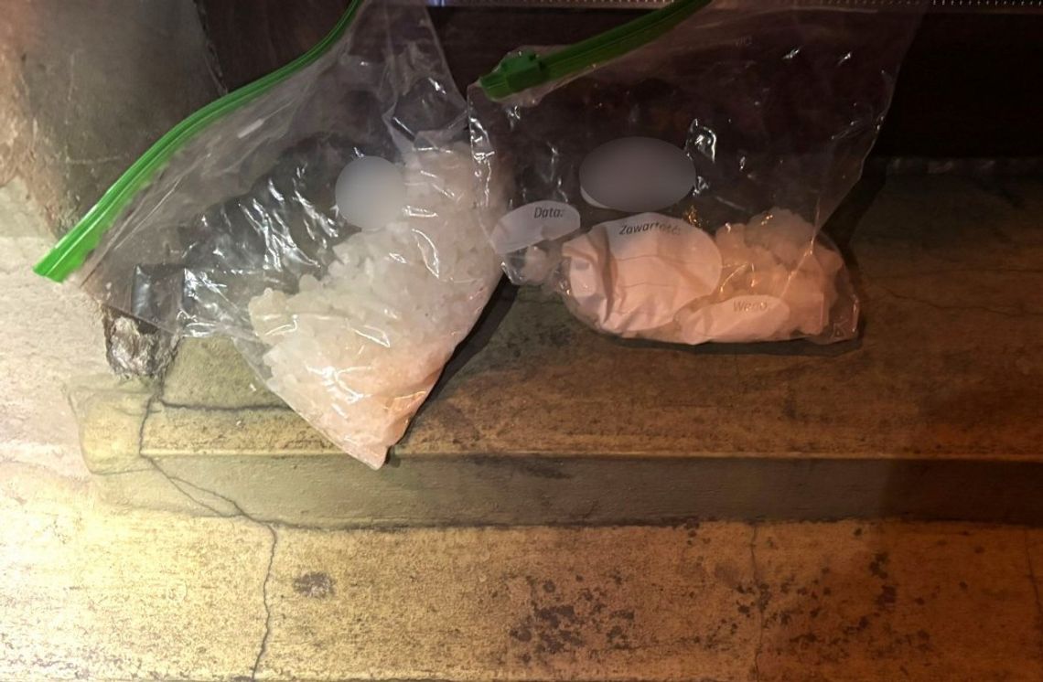 Wyszedł z bloku i cały czas oglądał się za siebie. Miał prawie 290 gramów mefedronu