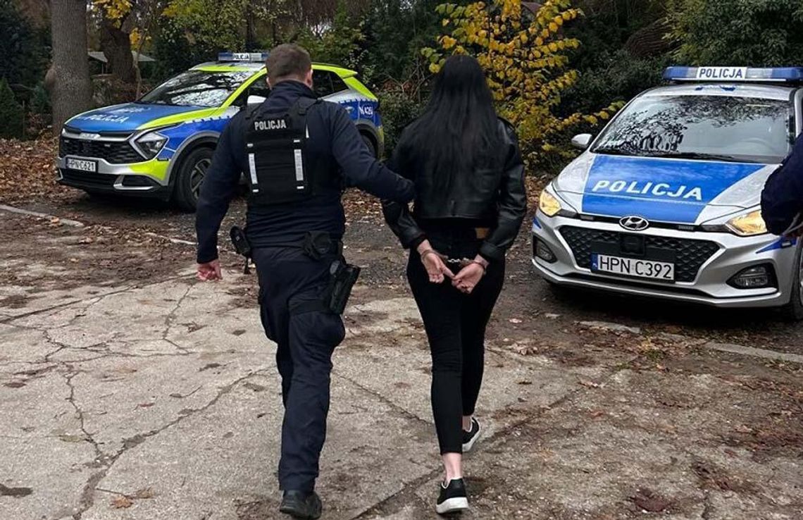 Wyszła na przerwę z więzienia i po pijaku wjechała autem do rowu. Siedziała za to samo Wyszła na przerwę z więzienia i po pijaku wjechała autem do rowu. Siedziała za to samo