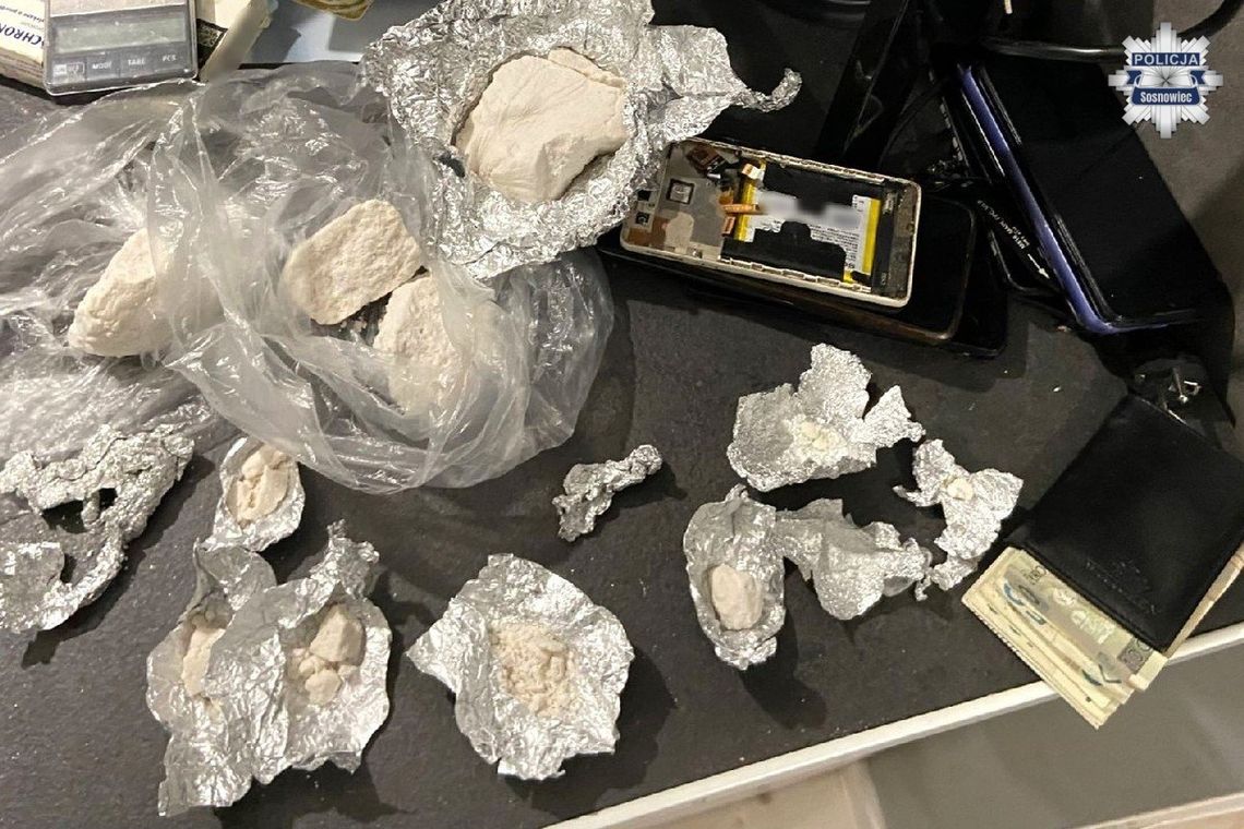 Wyszła w piżamie na nocny spacer. Chwilę później jej partner był już w kajdankach Wyszła w piżamie na nocny spacer. Chwilę później jej partner był już w kajdankach