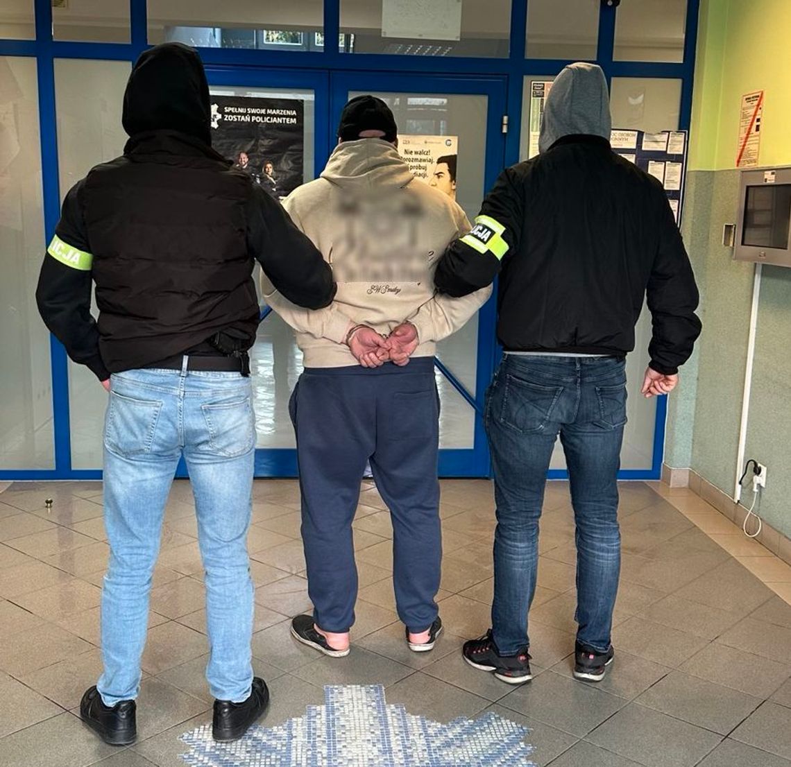 Wytrącił ofierze telefon z ręki. Gdy mężczyzna się schylił, 43-latek wbił mu nóż w plecy
