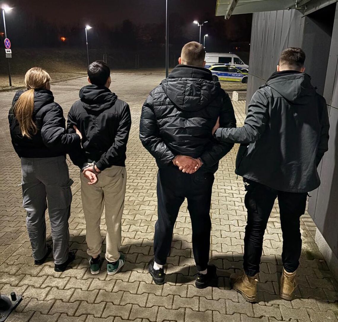 Wywiadowcy przerwali spotkanie pseudokibiców. W aucie maczeta, a w domu znaczna ilość narkotyków