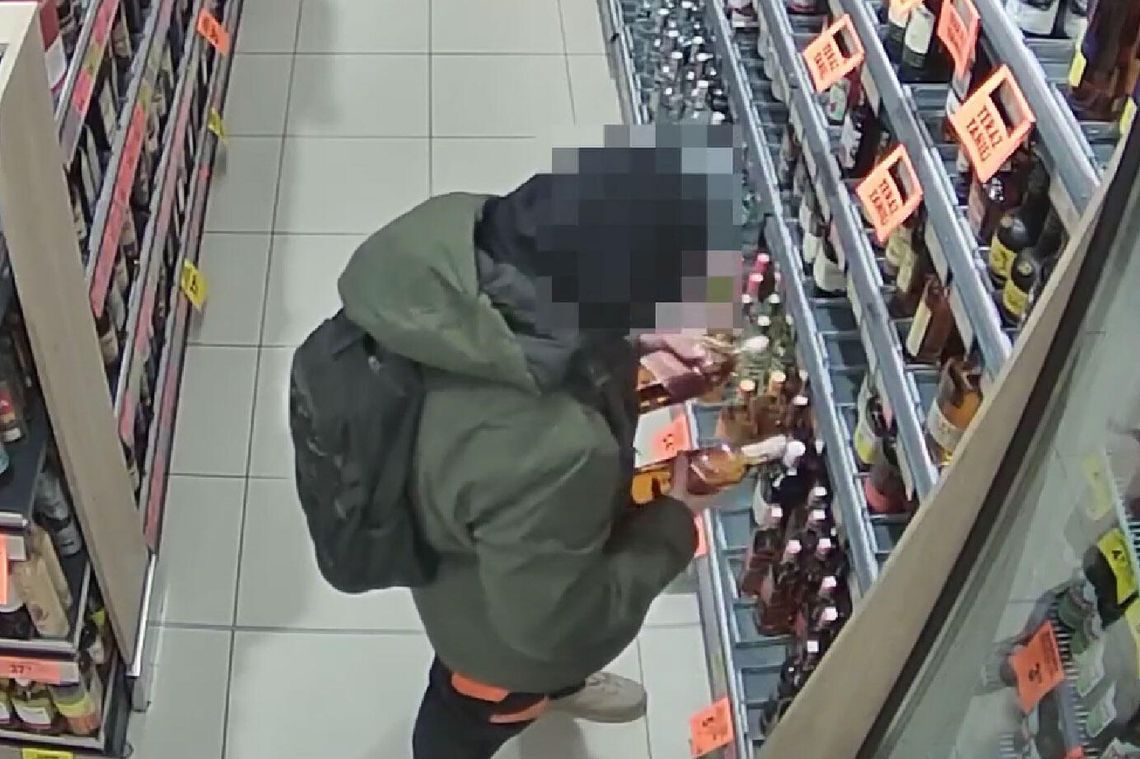 Wziął dwie butelki whisky i wyszedł ze sklepu bez płacenia. Cały czas obserwował go policjant po służbie Wziął dwie butelki whisky i wyszedł ze sklepu bez płacenia. Cały czas obserwował go policjant po służbie