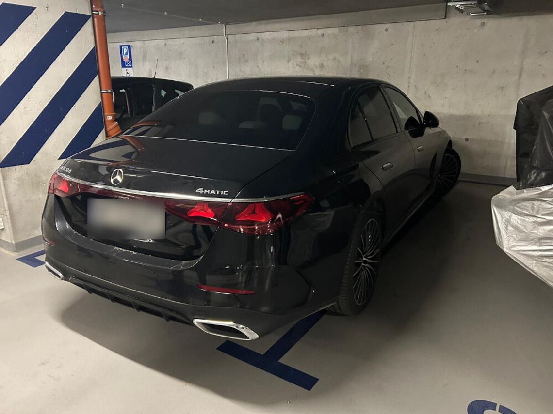 Wziął w leasing mercedesa za blisko 400 tysięcy złotych i przestał płacić. Auto odzyskali policjanci Wziął w leasing mercedesa za blisko 400 tysięcy złotych i przestał płacić. Auto odzyskali policjanci