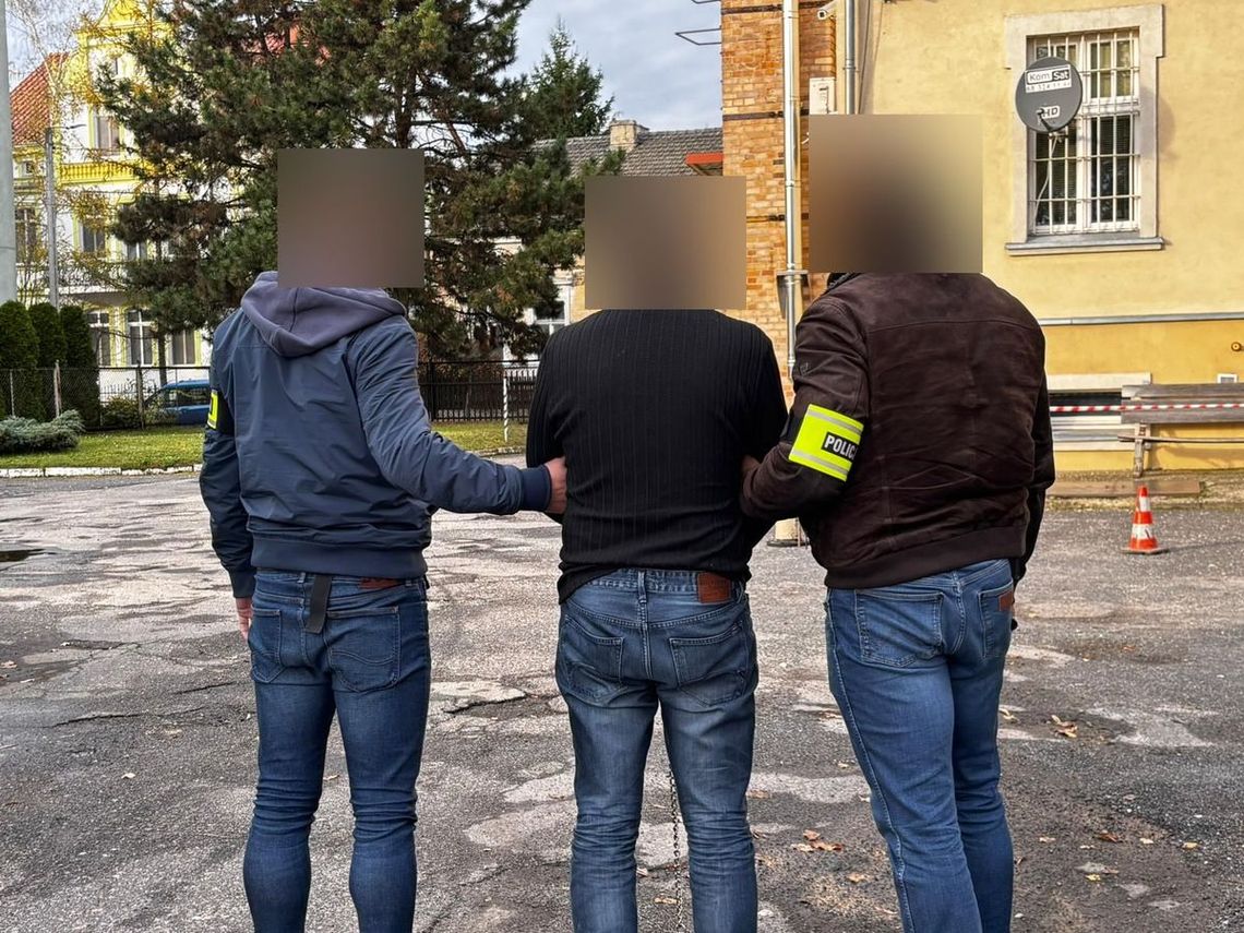 Wzięli fachowca do remontu. Ukradł z mieszkania 59 tysięcy i uciekł z miasta z kobietą Wzięli fachowca do remontu. Ukradł z mieszkania 59 tysięcy i uciekł z miasta z kobietą