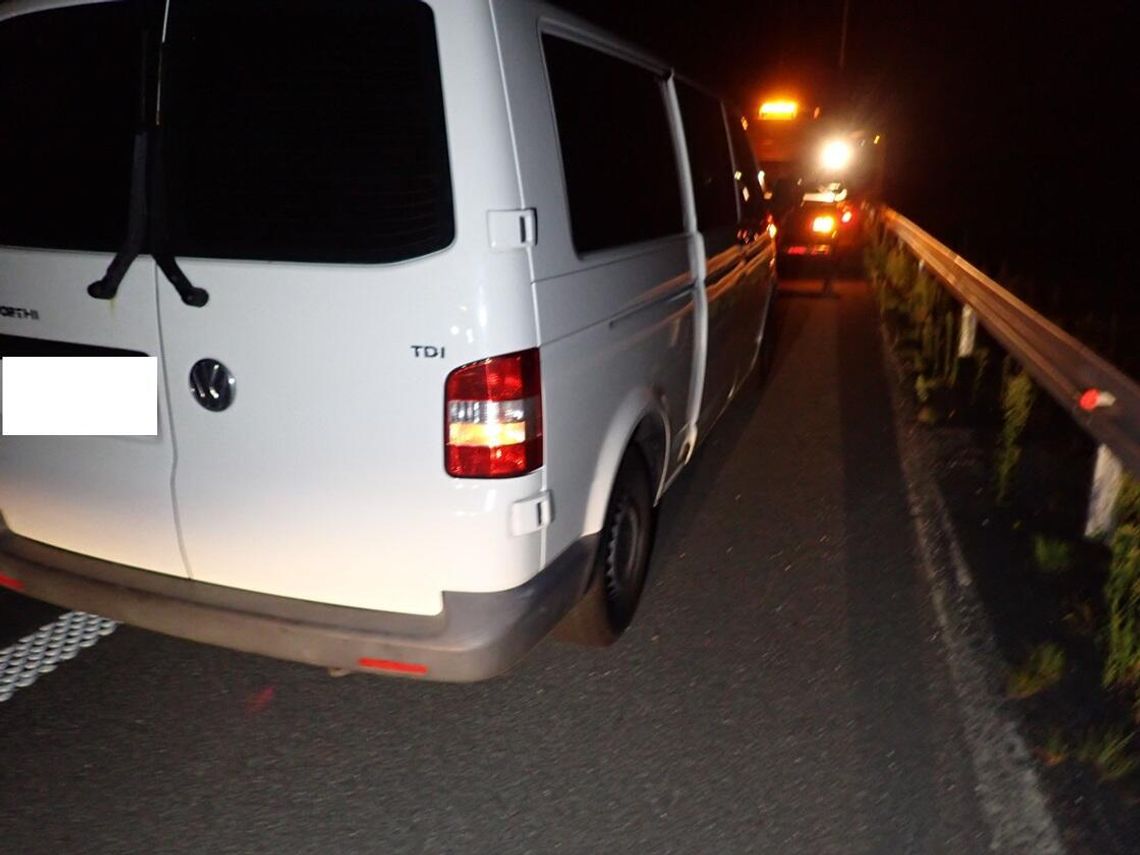 Z 3 promilami wjechał na autostradę, ale zapomniał zatankować. Białorusin stanął na awaryjnym i machał na kierowców Z 3 promilami wjechał na autostradę, ale zapomniał zatankować. Białorusin stanął na awaryjnym i machał na kierowców