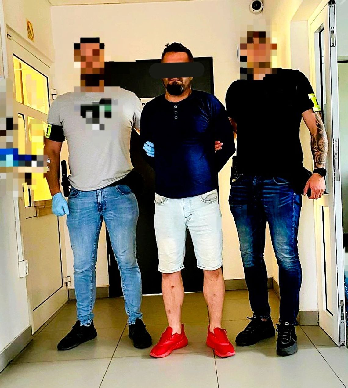 Z butlą gazową i zapalniczką w ręku groził matce wysadzeniem domu. 34-latek zatrzymany przez policję