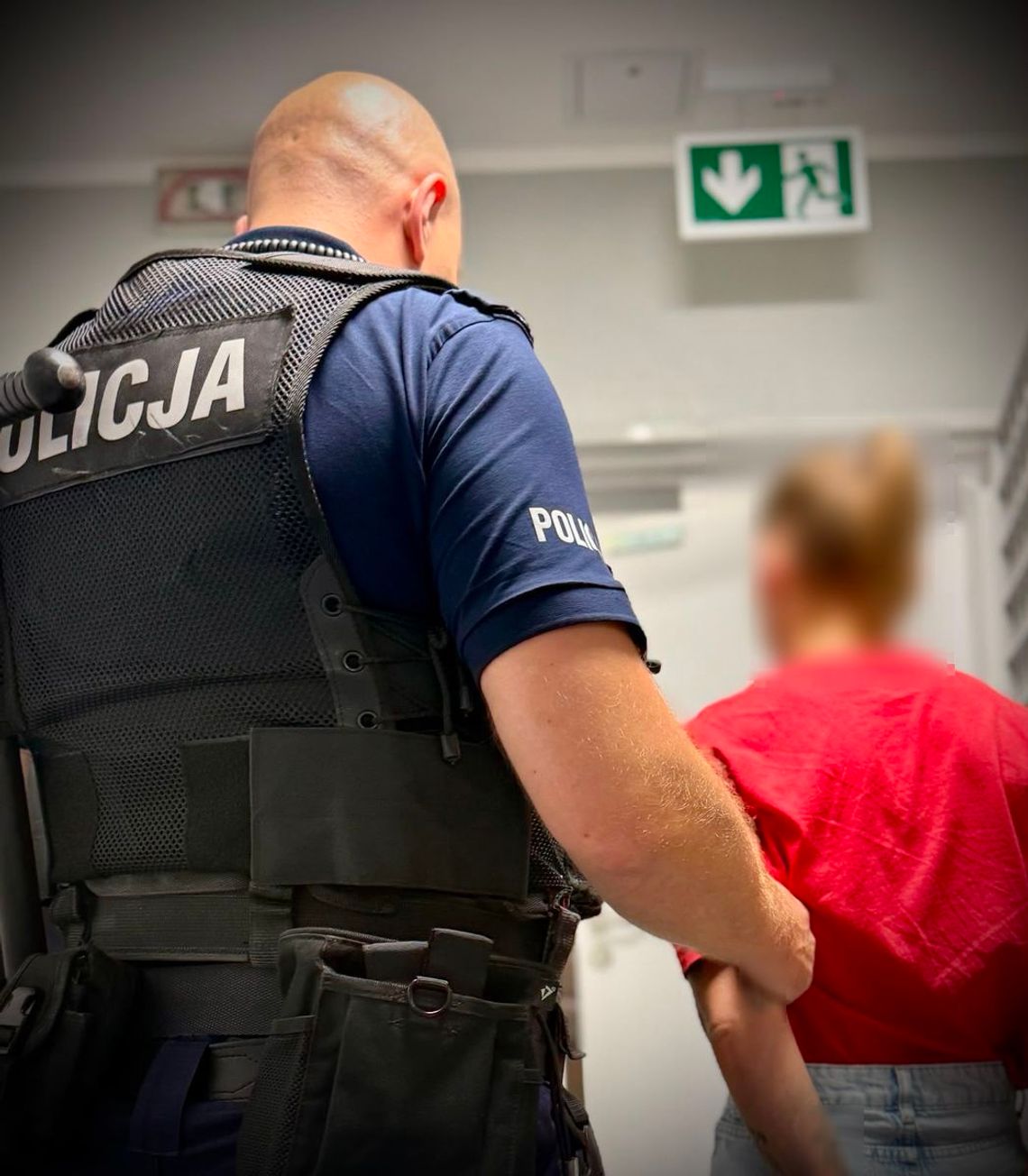 Z koperty zniknęło 18 tysięcy złotych. Złodziejką okazała się... kierowniczka sklepu Z koperty zniknęło 18 tysięcy złotych. Złodziejką okazała się... kierowniczka sklepu