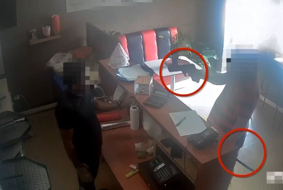 Z pistoletem i maczetą żądał wydania kebaba. Pijanemu sprawcy rozboju grozi 20 lat więzienia