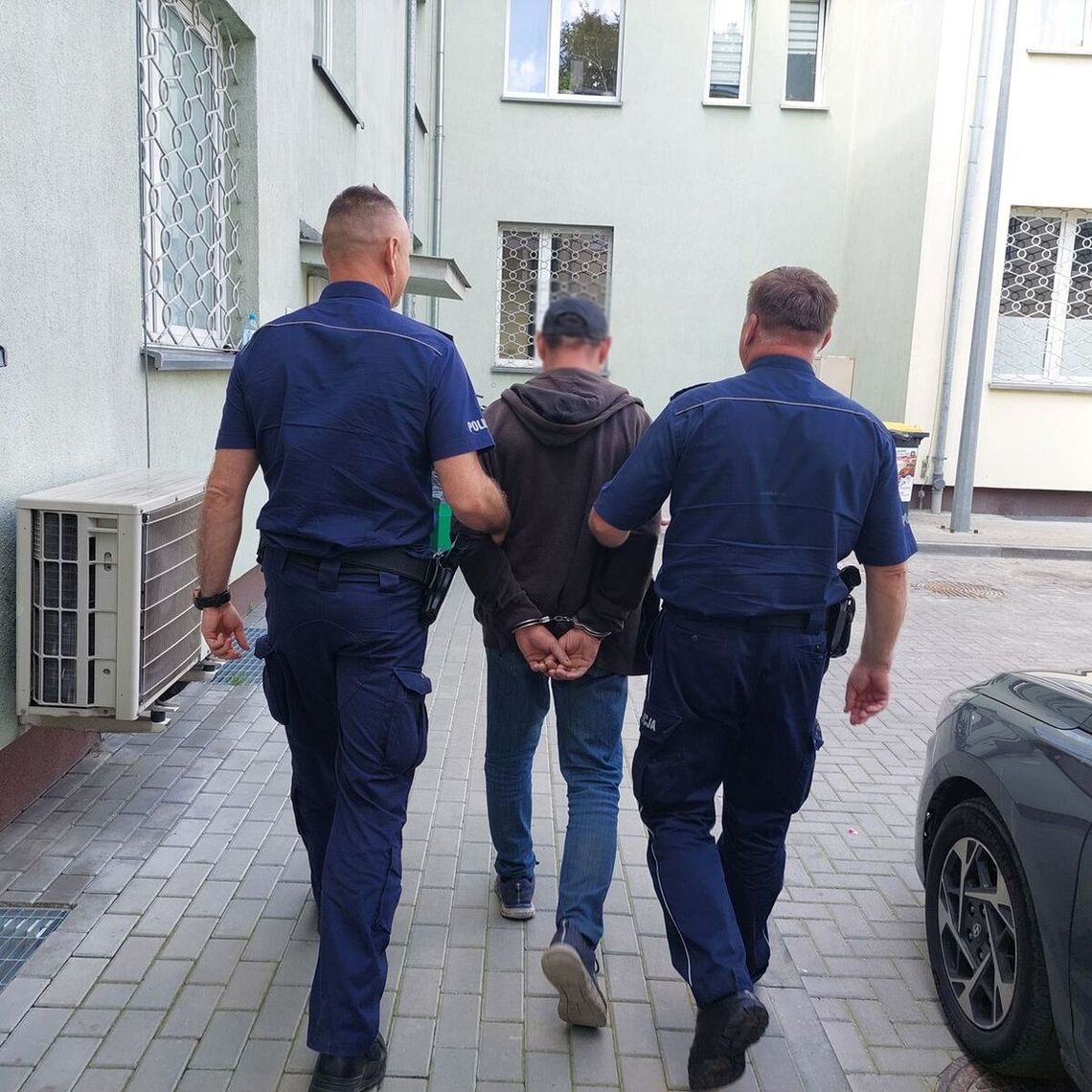 Z ponad 3 promilami wsiadł do samochodu kolegi i odjechał. Potem tłumaczył się wypitym alkoholem Z ponad 3 promilami wsiadł do samochodu kolegi i odjechał. Potem tłumaczył się wypitym alkoholem