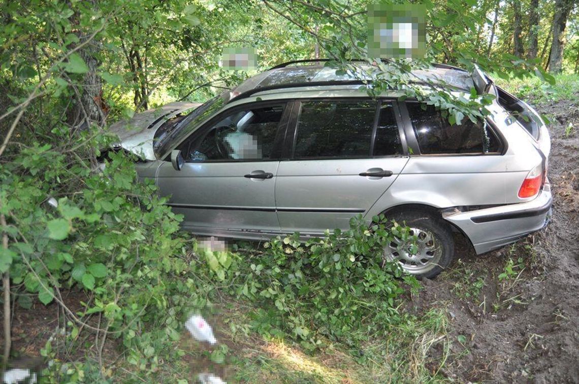 Z ponad dwoma promilami nie zapanował nad BMW. Zjechał na lewy, a potem do rowu