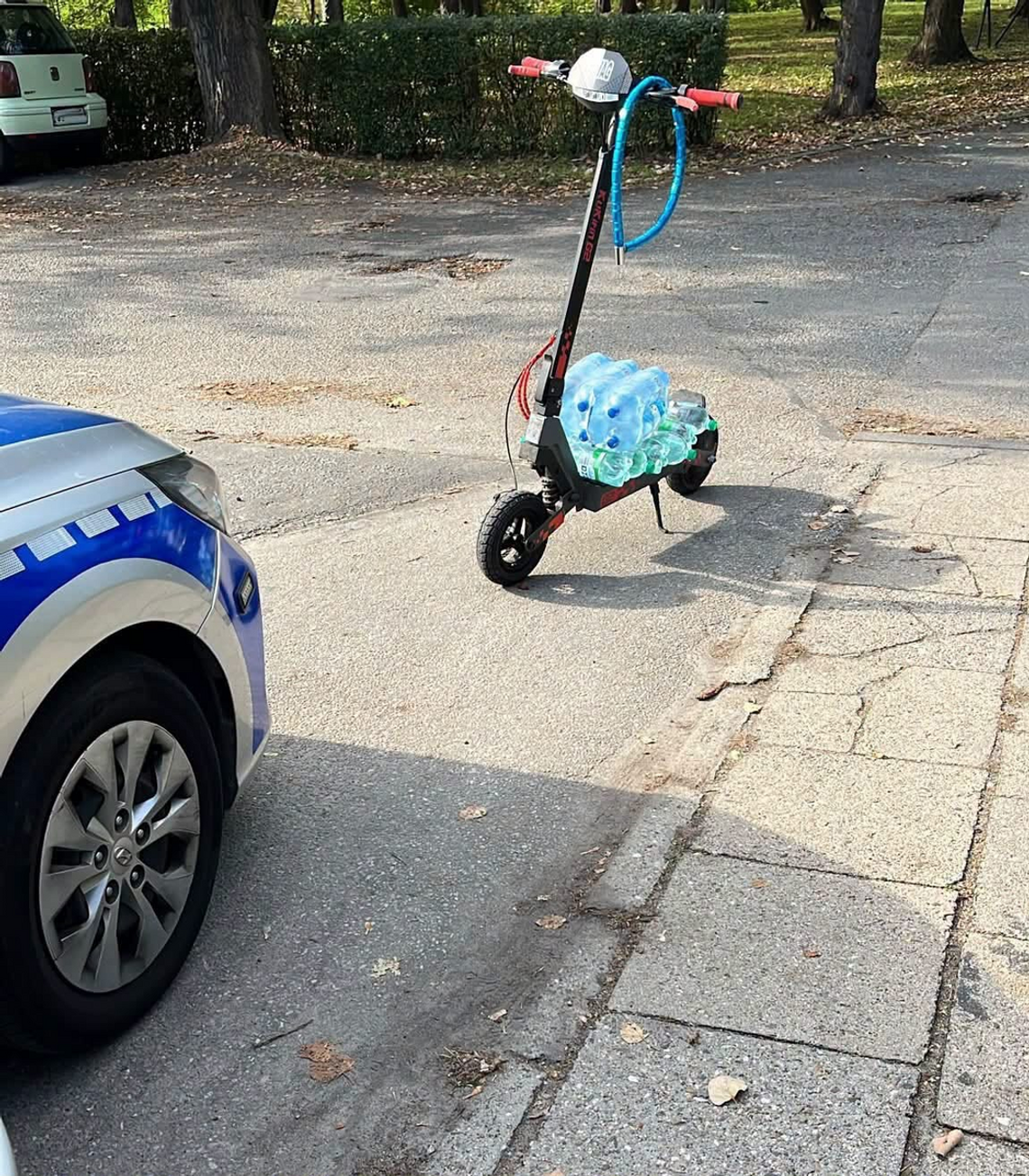 Z promilami i ładunkiem na hulajnodze elektrycznej. Mężczyzna dostał 2500 zł mandatu Z promilami i ładunkiem na hulajnodze elektrycznej. Mężczyzna dostał 2500 zł mandatu