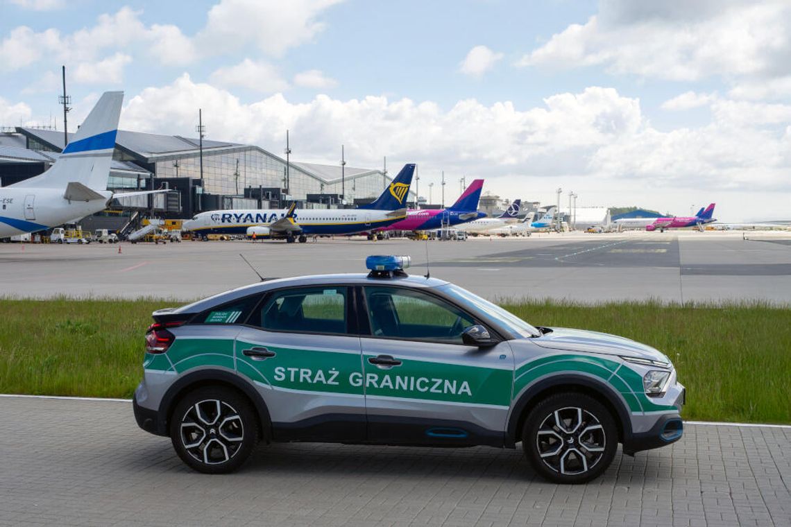 Z samolotu trafił prosto na wytrzeźwiałkę. 23-latek robił burdę na pokładzie i palił w toalecie Z samolotu trafił prosto na wytrzeźwiałkę. 23-latek robił burdę na pokładzie i palił w toalecie