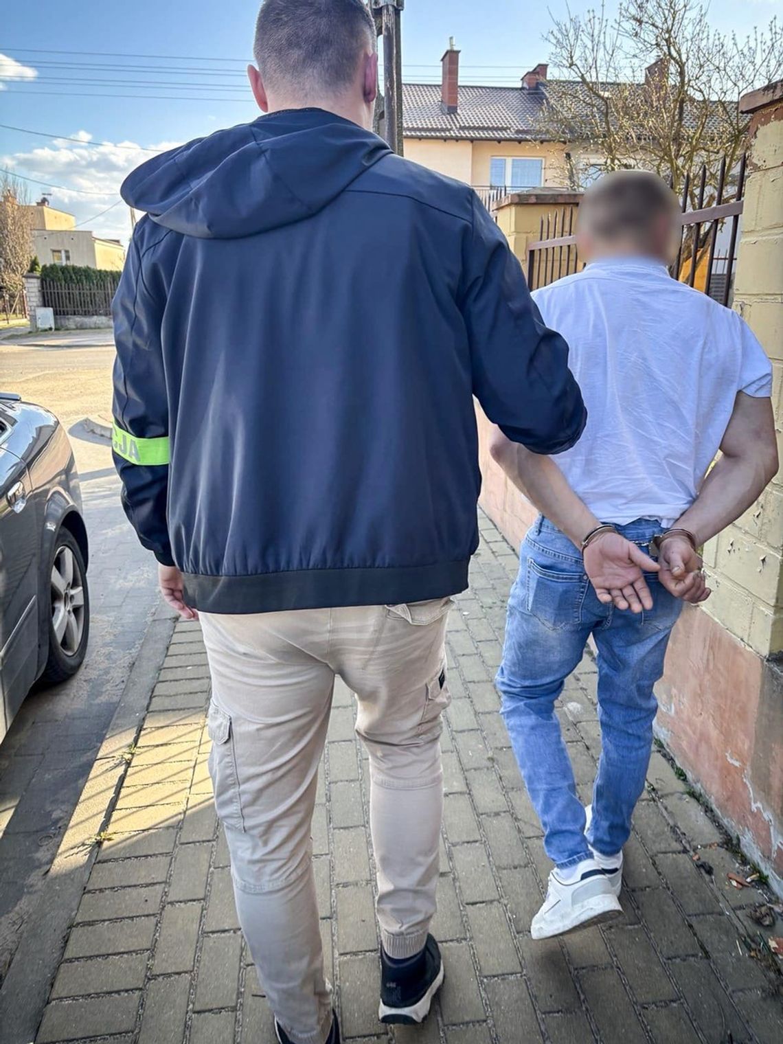 Z zagranicznych kurortów do skrzyni na pościel. "Łowcy głów" zaskoczyli poszukiwanego 37-latka