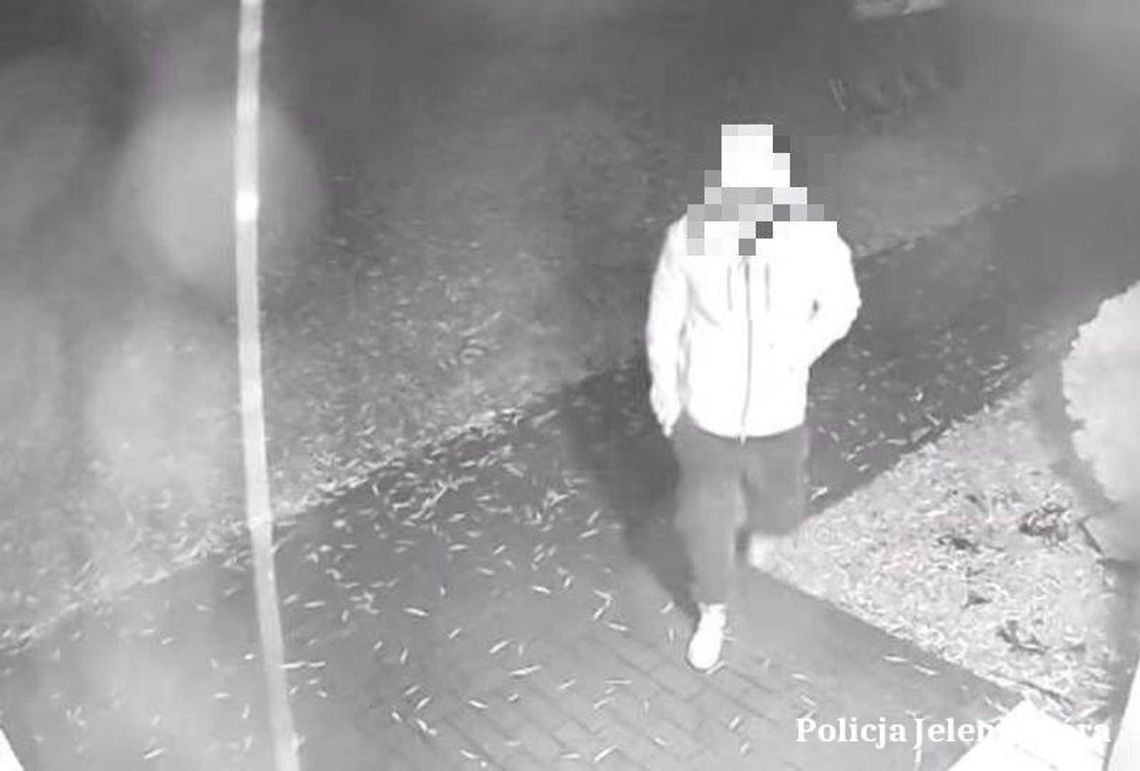 Z zemsty uszkodził kamery monitoringu. Nie przewidział, że i tak zostanie nagrany Z zemsty uszkodził kamery monitoringu. Nie przewidział, że i tak zostanie nagrany