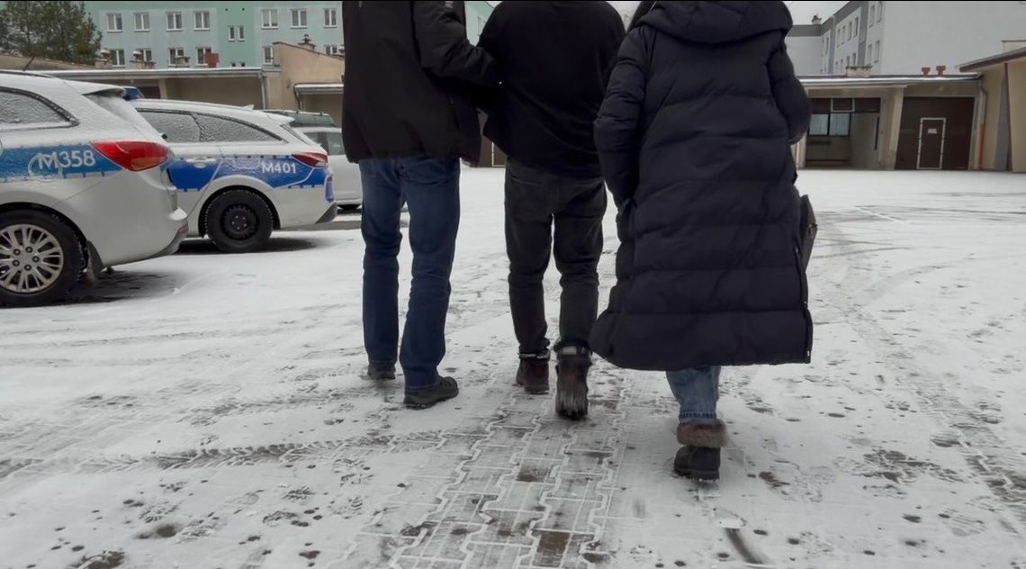 Zaatakował 6-letnią córkę, wbijając jej nóż w plecy. 41-latek usłyszał zarzut usiłowania zabójstwa Zaatakował 6-letnią córkę, wbijając jej nóż w plecy. 41-latek usłyszał zarzut usiłowania zabójstwa