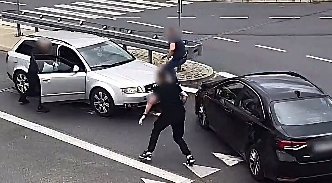 Zaatakował przypadkowego mężczyznę. Chwilę później policjanci znaleźli w Audi 12 kg narkotyków Zaatakował przypadkowego mężczyznę. Chwilę później policjanci znaleźli w Audi 12 kg narkotyków