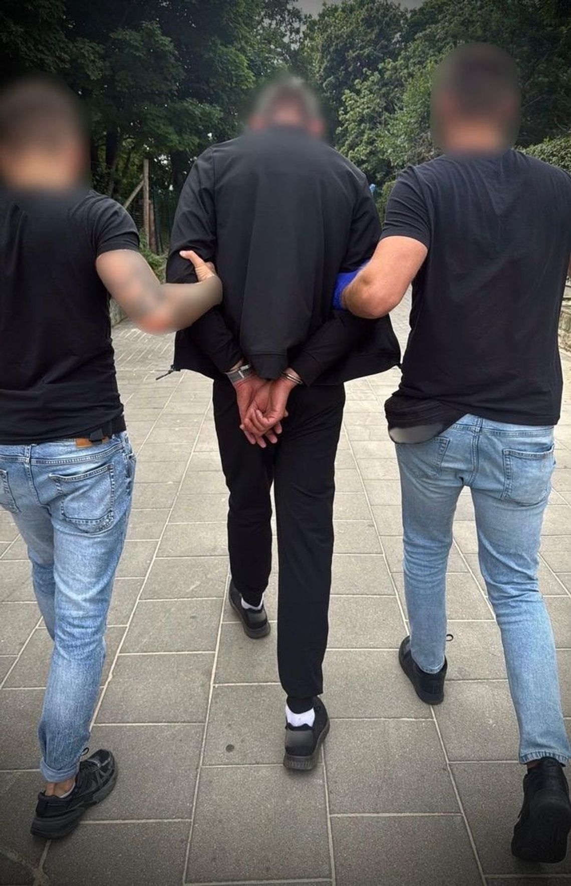 Zaatakował znajomego gazem, pobił i wepchnął do stawu. Po wszystkim okradł go na kilka tysięcy