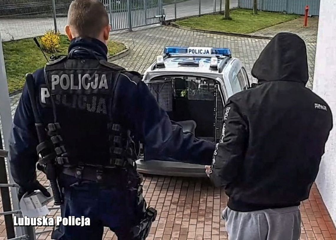 Zaatakowali policjantów gazem. Po zatrzymaniu okazało się, że mają narkotyki