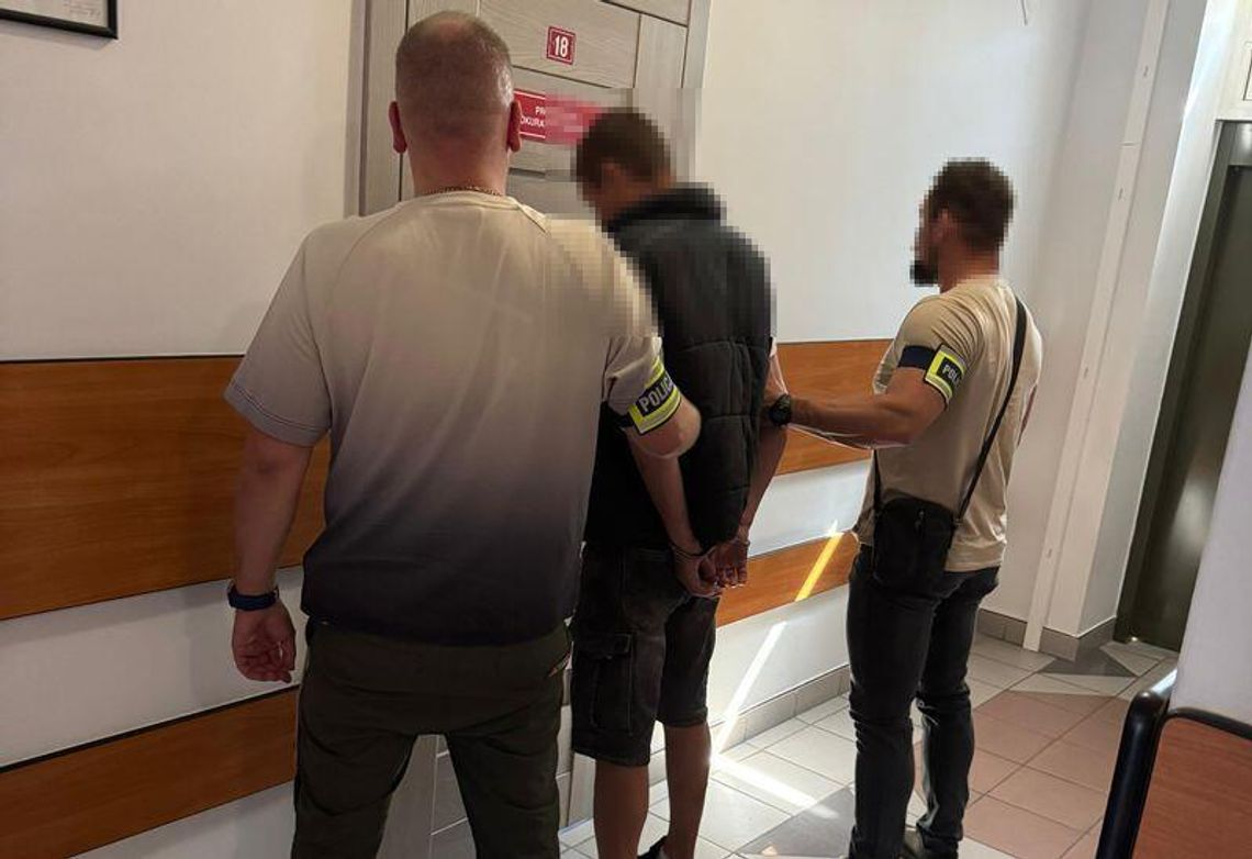 Zaatakowali Ukraińca w parku, pobili go i okradli. Dwaj mężczyźni aresztowani za rozbój