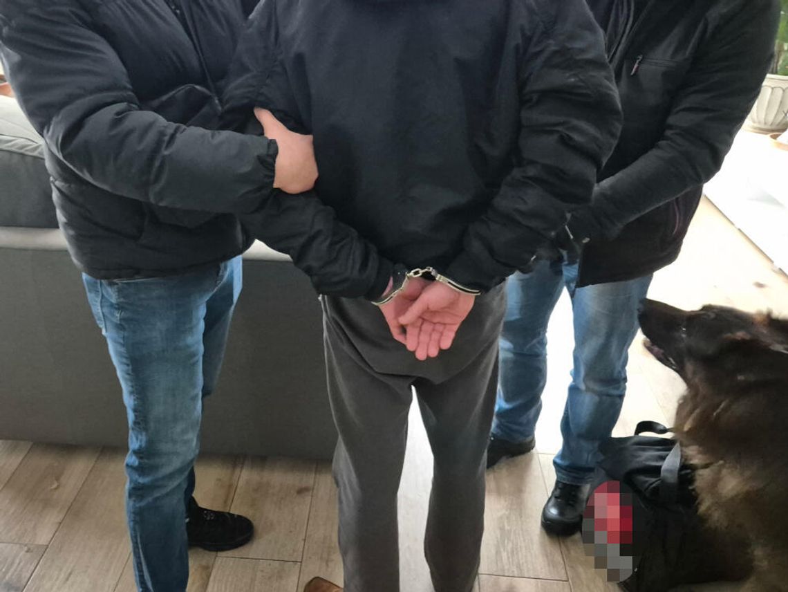 Zabarykadował się w domu i poszczuł policjantów owczarkiem. Negocjacje zakończyły się aresztem Zabarykadował się w domu i poszczuł policjantów owczarkiem. Negocjacje zakończyły się aresztem