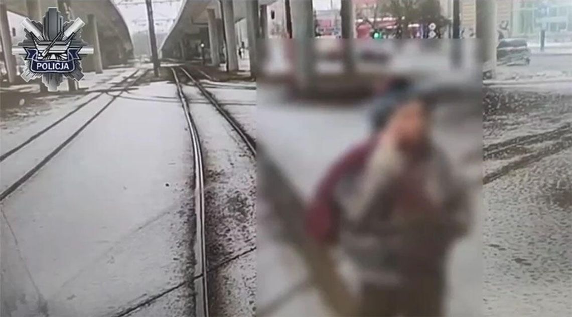 Zablokowała ruch tramwajów, bo zdenerwowała się na motorniczego. Kobieta szła po torowisku