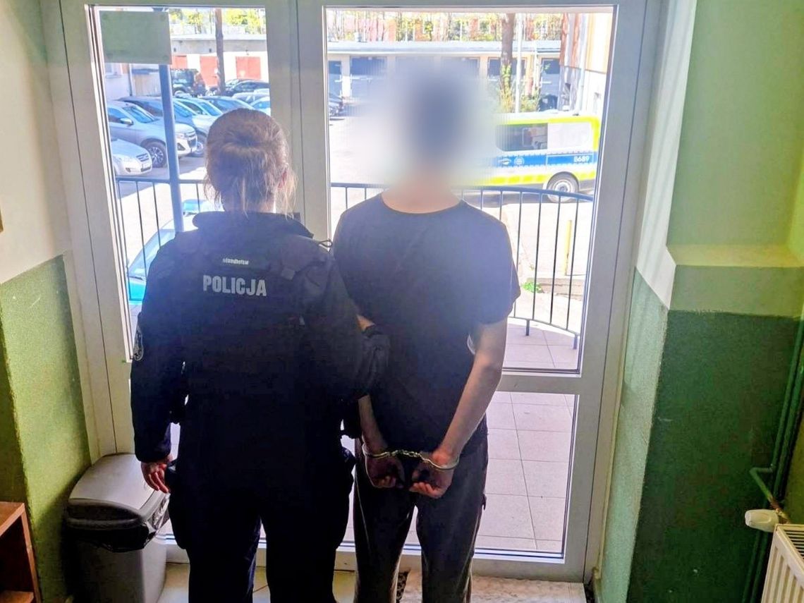 Zabrali kartę mamie i wypłacali sobie jej pieniądze. Bracia zatrzymani przez policję
