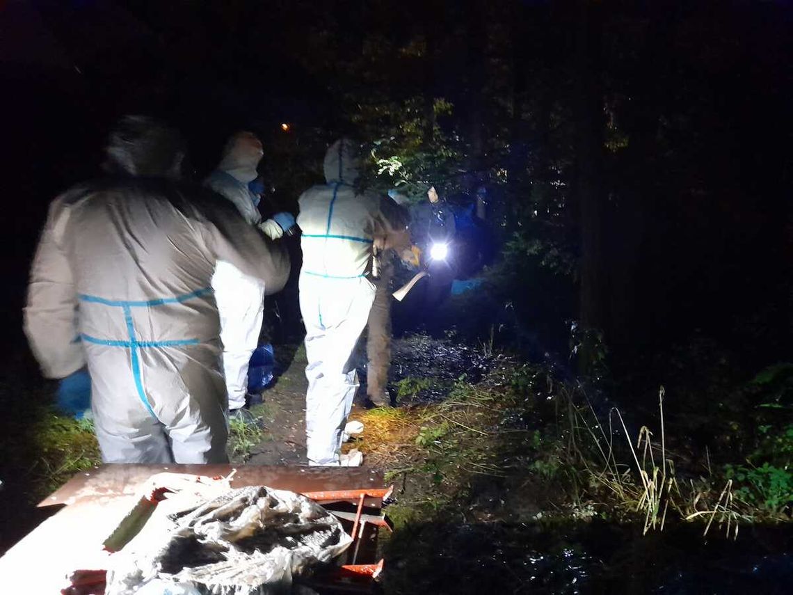 Zaczął strzelać do mężczyzn pijących obok cmentarza. Jeden z nich nie żyje. Policja ma sprawcę Zaczął strzelać do mężczyzn pijących obok cmentarza. Jeden z nich nie żyje. Policja ma sprawcę