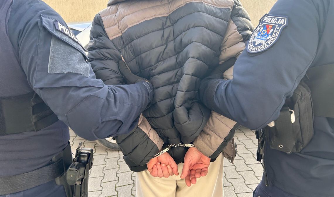 Zadzwonił na 112 i powiedział, że planuje zabić policjanta. Zatrzymali go z dużym nożem myśliwskim Zadzwonił na 112 i powiedział, że planuje zabić policjanta. Zatrzymali go z dużym nożem myśliwskim