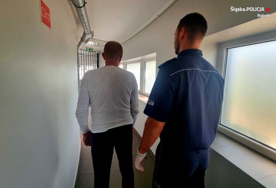 Zadzwonił na 112 mówiąc, że chce się zabić i będzie strzelał do policjantów. Mundurowi użyli broni