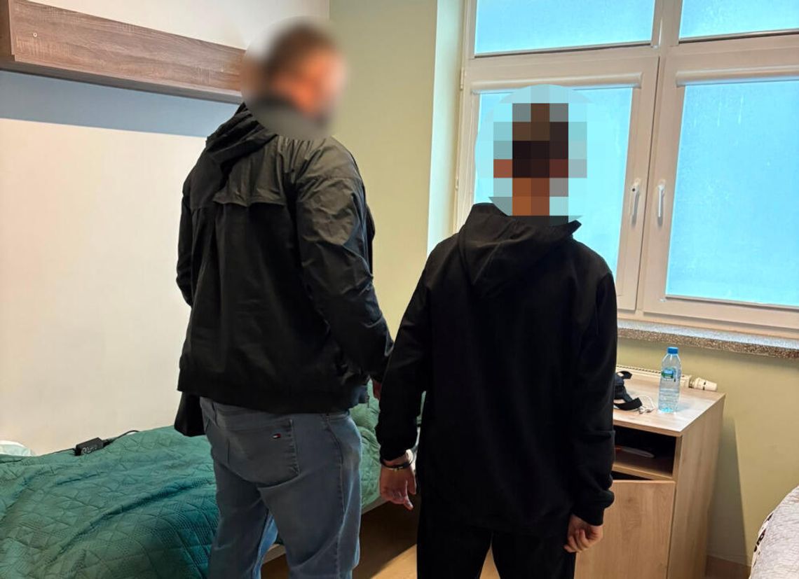 Zadzwonił z informacją o bombie w samolocie. 15-latek zatrzymany przez policję