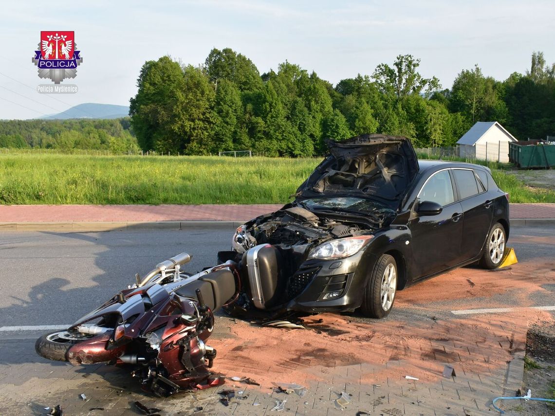 Zajechał drogę motocykliście. Ranny 52-latek przetransportowany helikopterem LPR do szpitala