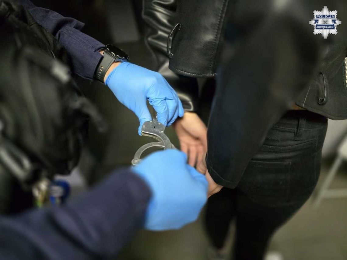 Zakaz prowadzenia nie powstrzymał 41-latki. Policjanci znaleźli przy niej narkotyki Zakaz prowadzenia nie powstrzymał 41-latki. Policjanci znaleźli przy niej narkotyki