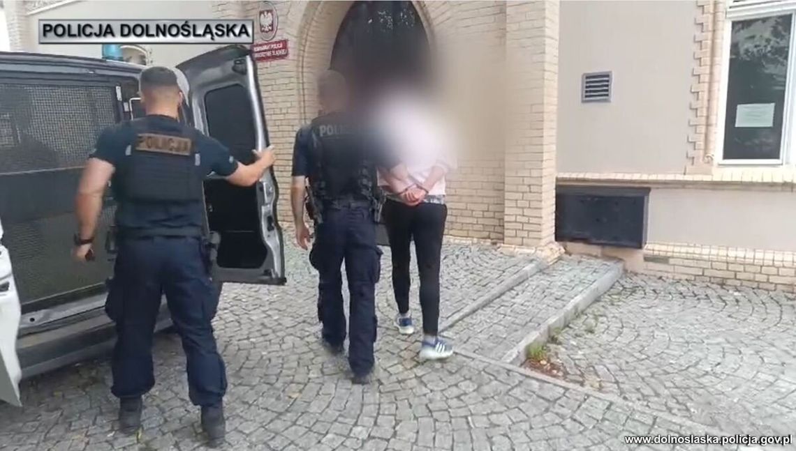 Zamaskowana grupa zaatakowała 15-latka. Poszło o koszulkę klubu Zamaskowana grupa zaatakowała 15-latka. Poszło o koszulkę klubu