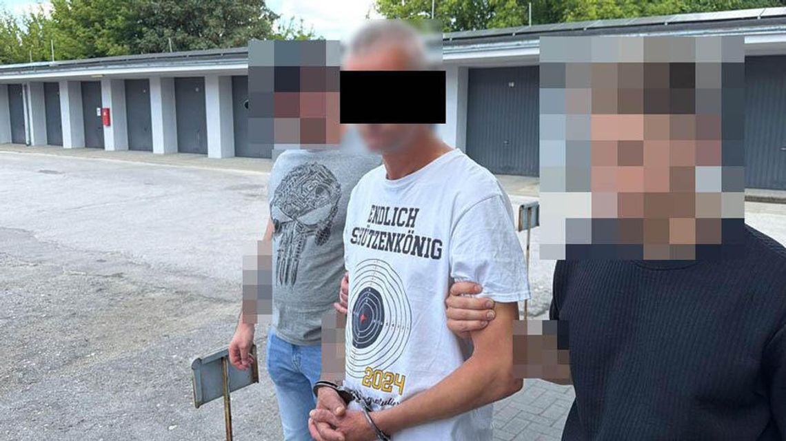 Zamaskowani bracia z nożem napadli na kasjerkę. Z marketu zabrali prawie 4 tysiące złotych