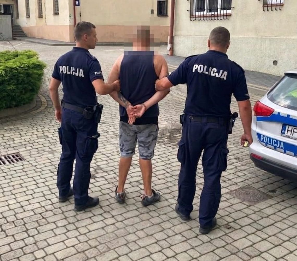 Zamaskowani napastnicy wtargnęli do mieszkania. Rozbój miał zostać wykonany na zlecenie Zamaskowani napastnicy wtargnęli do mieszkania. Rozbój miał zostać wykonany na zlecenie