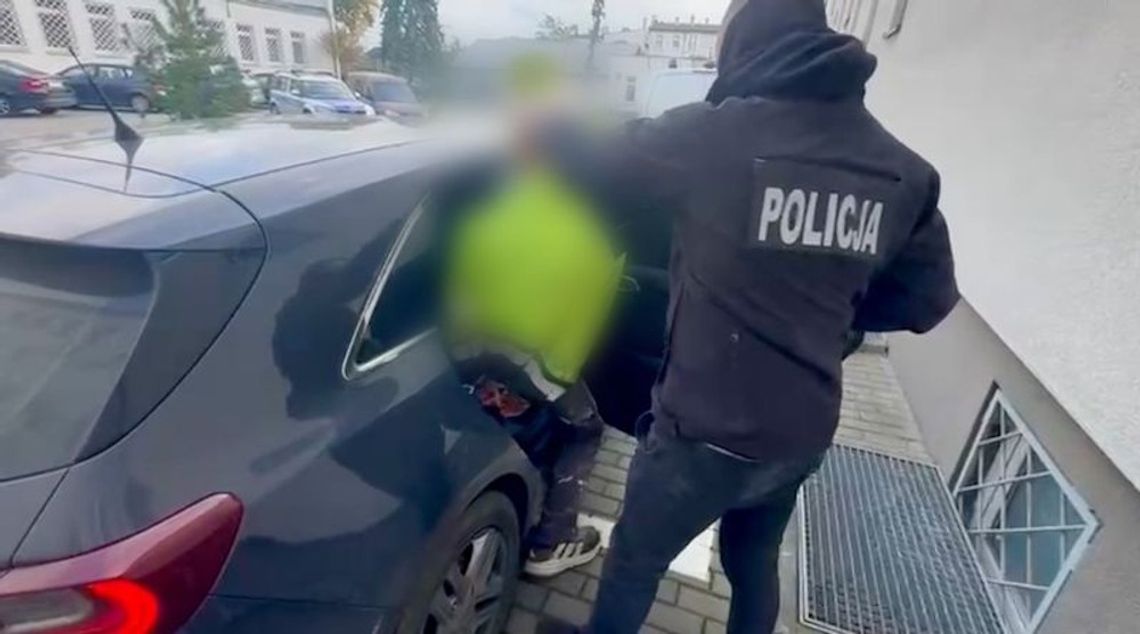 Zamaskowani napastnicy zapukali do drzwi. Gdy mężczyzna otworzył, zaatakowali go nożem Zamaskowani napastnicy zapukali do drzwi. Gdy mężczyzna otworzył, zaatakowali go nożem