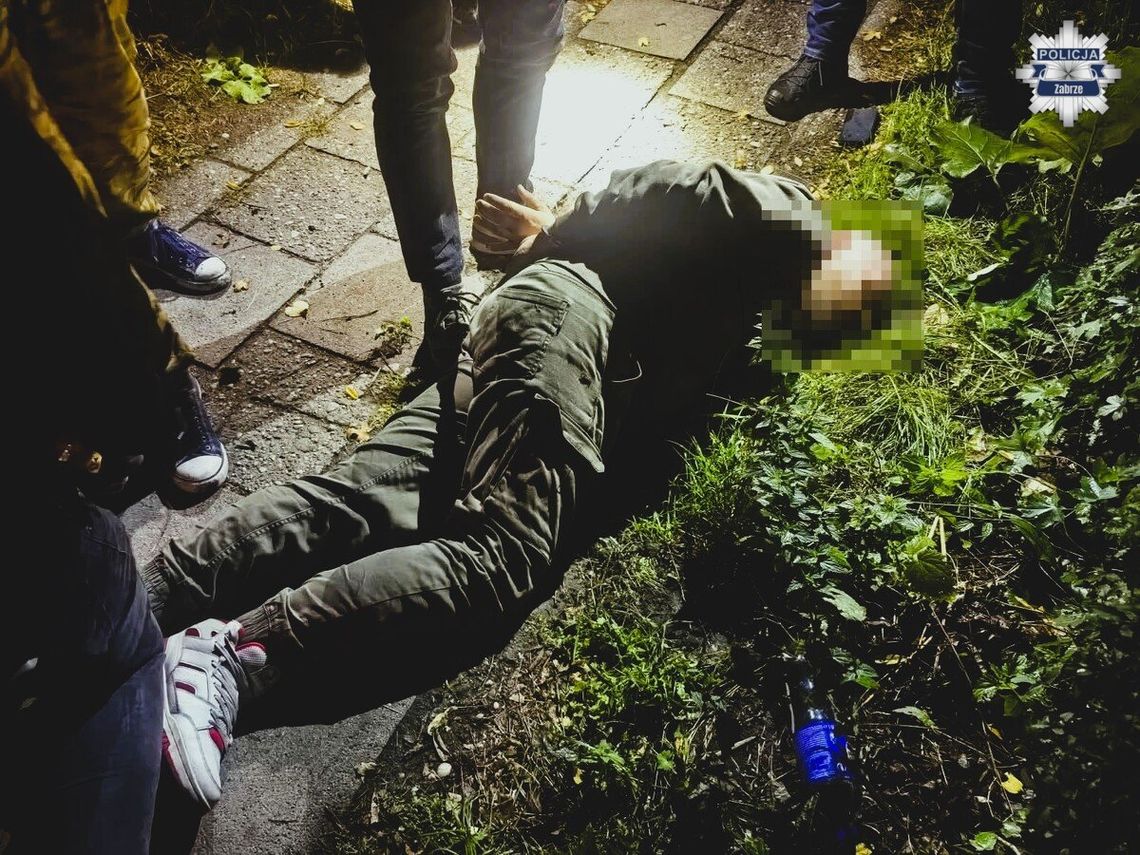 Zamaskowany napastnik z pistoletem napadł na sklep. 44-latkowi grozi 20 lat więzienia Zamaskowany napastnik z pistoletem napadł na sklep. 44-latkowi grozi 20 lat więzienia